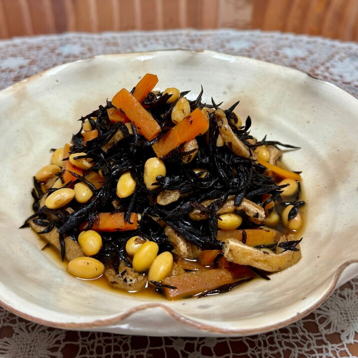 定番おかず!蒸し大豆とひじきと油揚げと人参の☆煮物